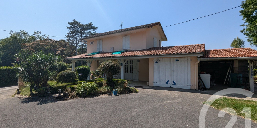 maison à SAUVETERRE DE BEARN (64390)